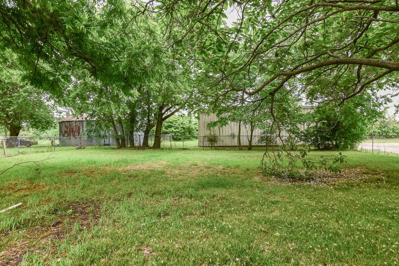 861 W Main St - Photo 3 of 4