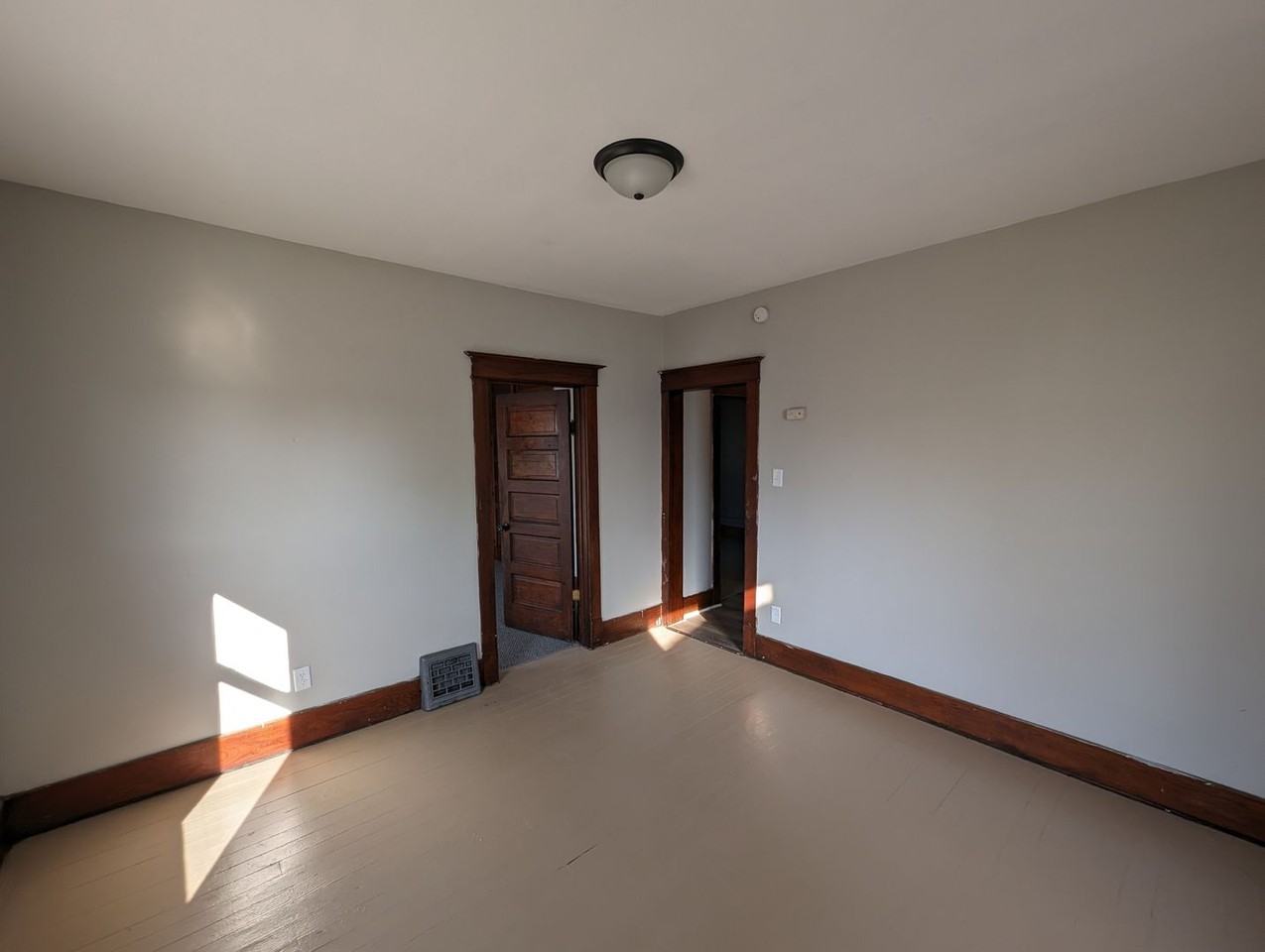 528 W High - Photo 2 of 14