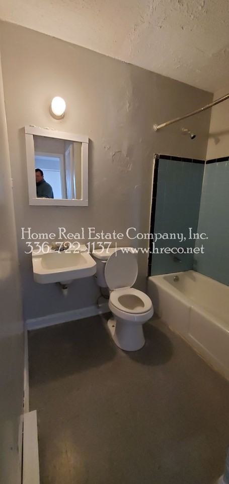 2322 Cherry St #B - Photo 3 of 7