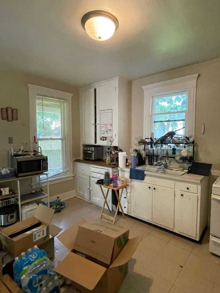 420 Iowa - Photo 2 of 7