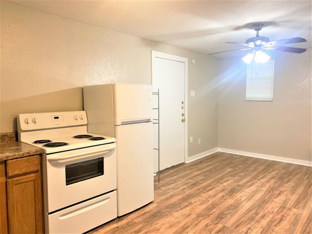 904 1/2 Denton St - Photo 4 of 9