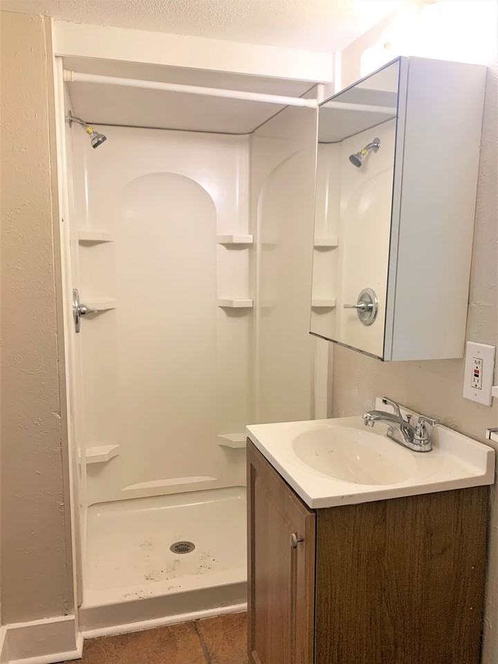 904 1/2 Denton St - Photo 5 of 9