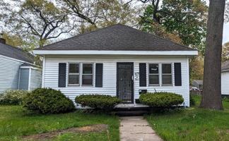 featured image of 2404 Leahy St