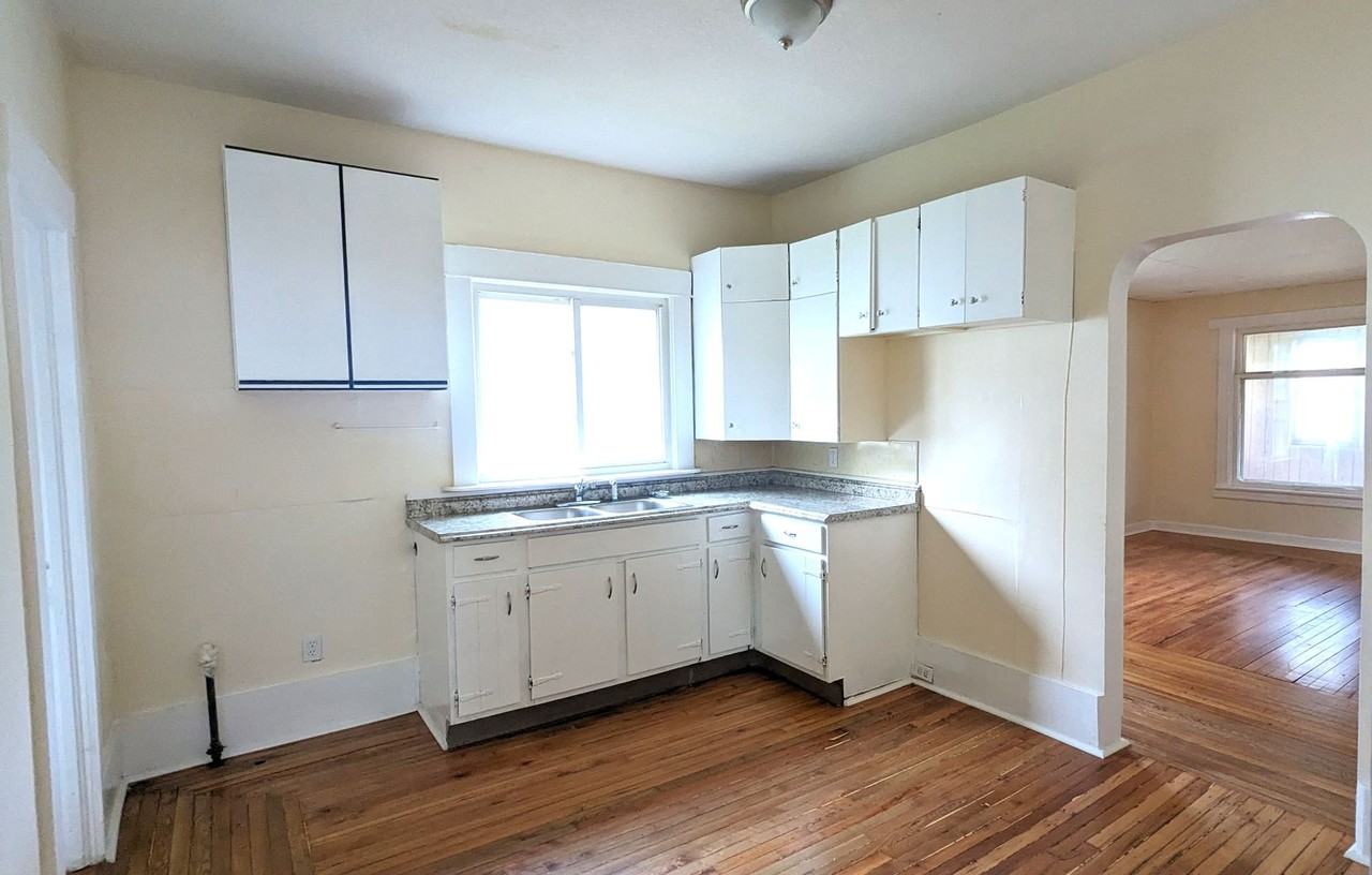 2404 Leahy St - Photo 4 of 9