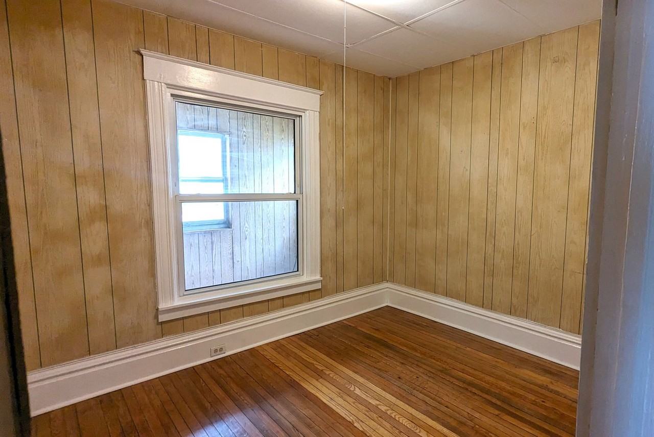 2404 Leahy St - Photo 5 of 9