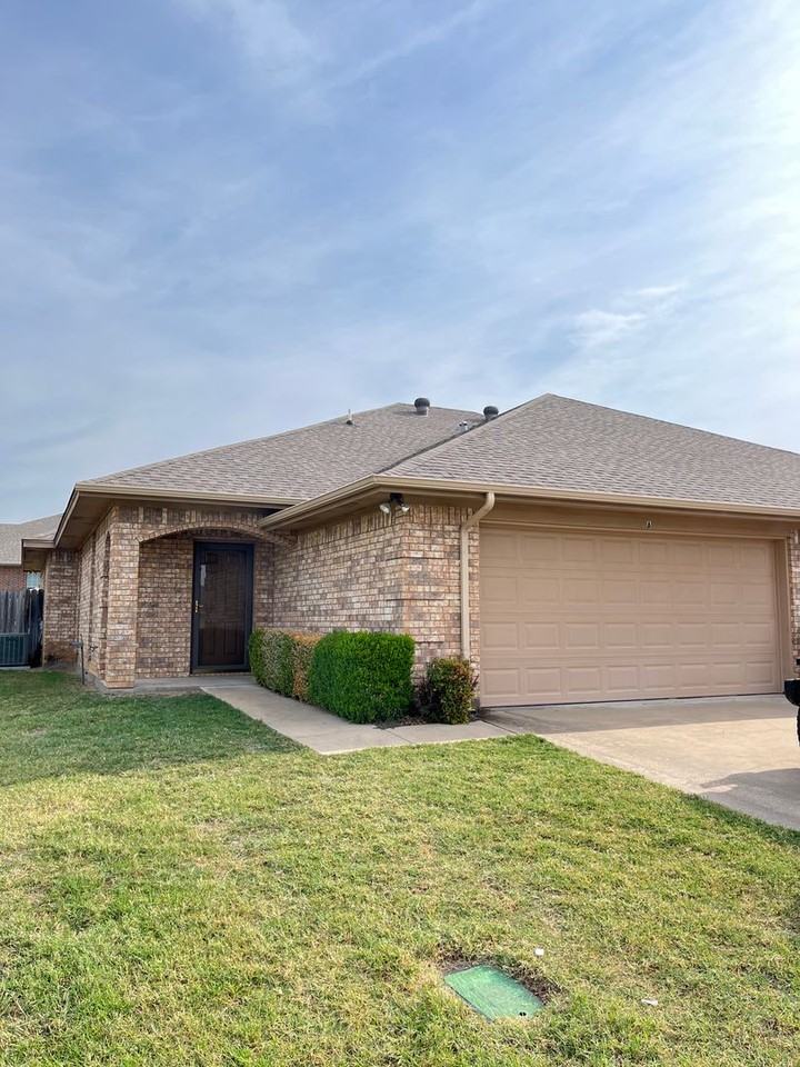 1503 Glenhaven - Photo 3 of 15