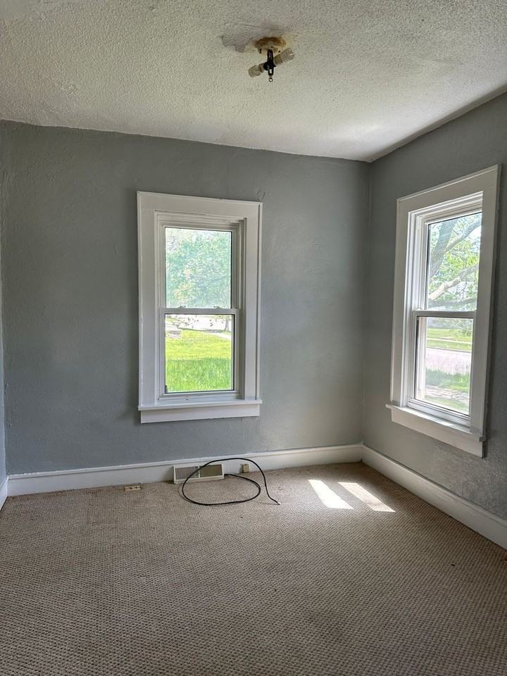 816 Dawson St - Photo 5 of 8