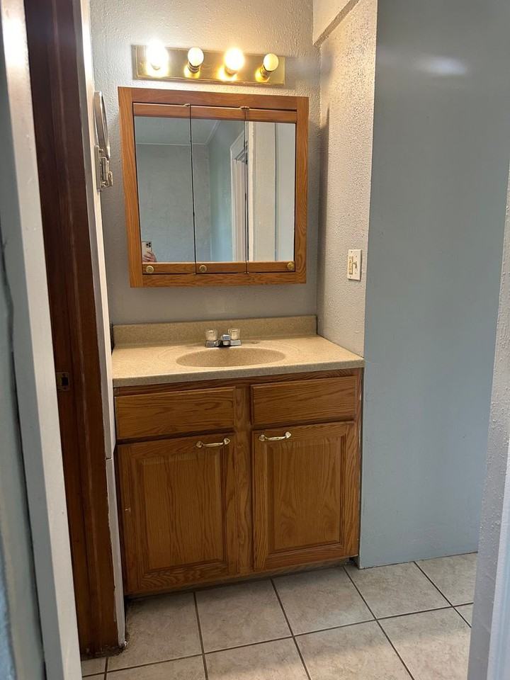 816 Dawson St - Photo 6 of 8