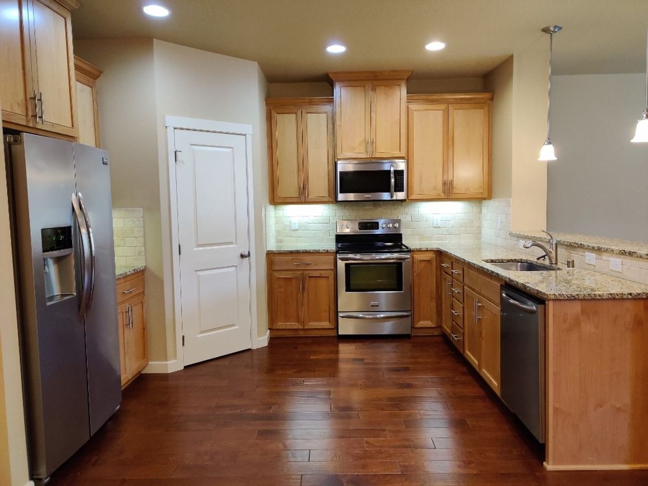 7201 Spencer Ave Ne - Photo 4 of 19