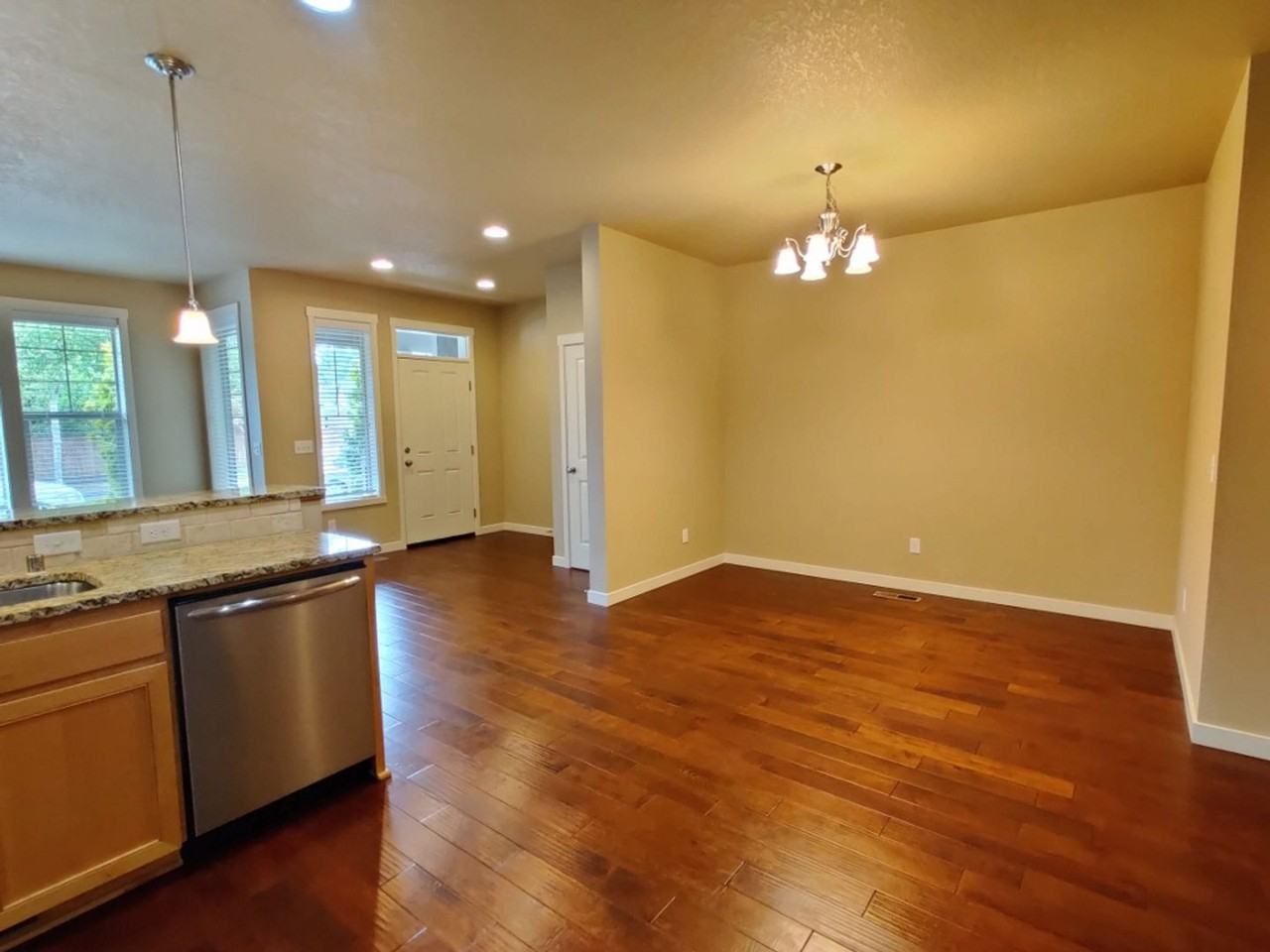 7201 Spencer Ave Ne - Photo 6 of 19