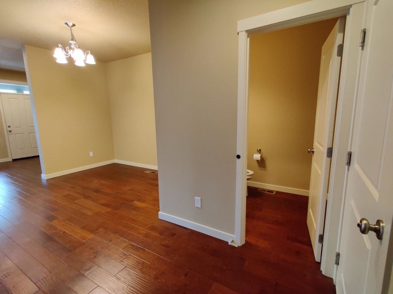 7201 Spencer Ave Ne - Photo 7 of 19