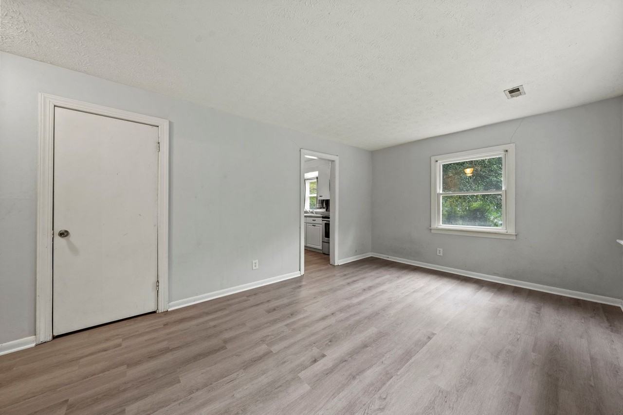 11427 Howards Mill Rd - Photo 3 of 18