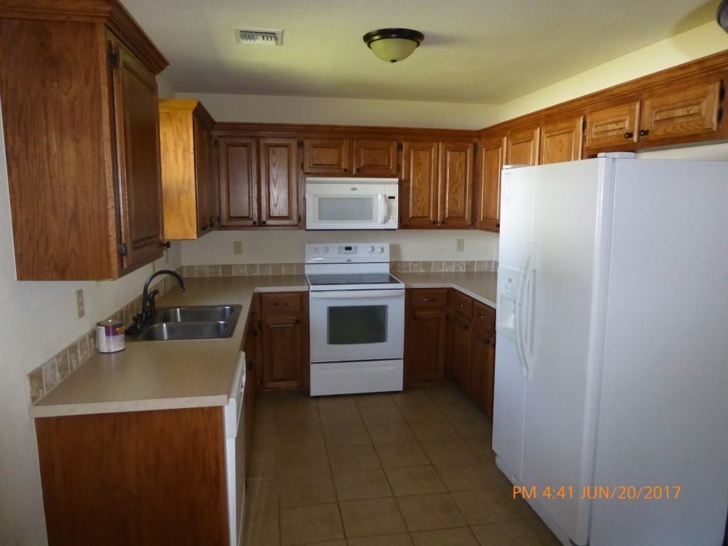 621 Nw Granite Ave - Photo 2 of 14