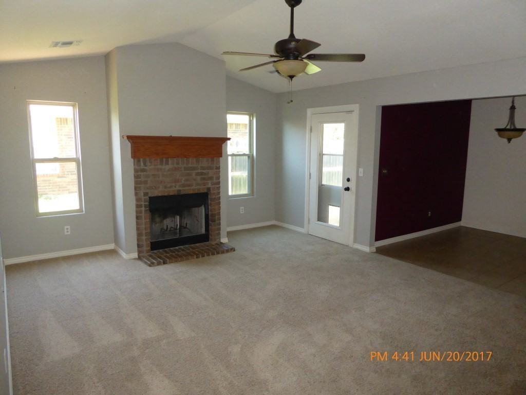 621 Nw Granite Ave - Photo 3 of 14