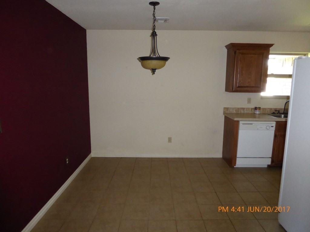 621 Nw Granite Ave - Photo 5 of 14