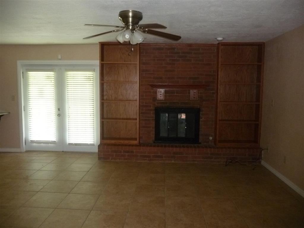 1603 Nw 78th St - Photo 2 of 9