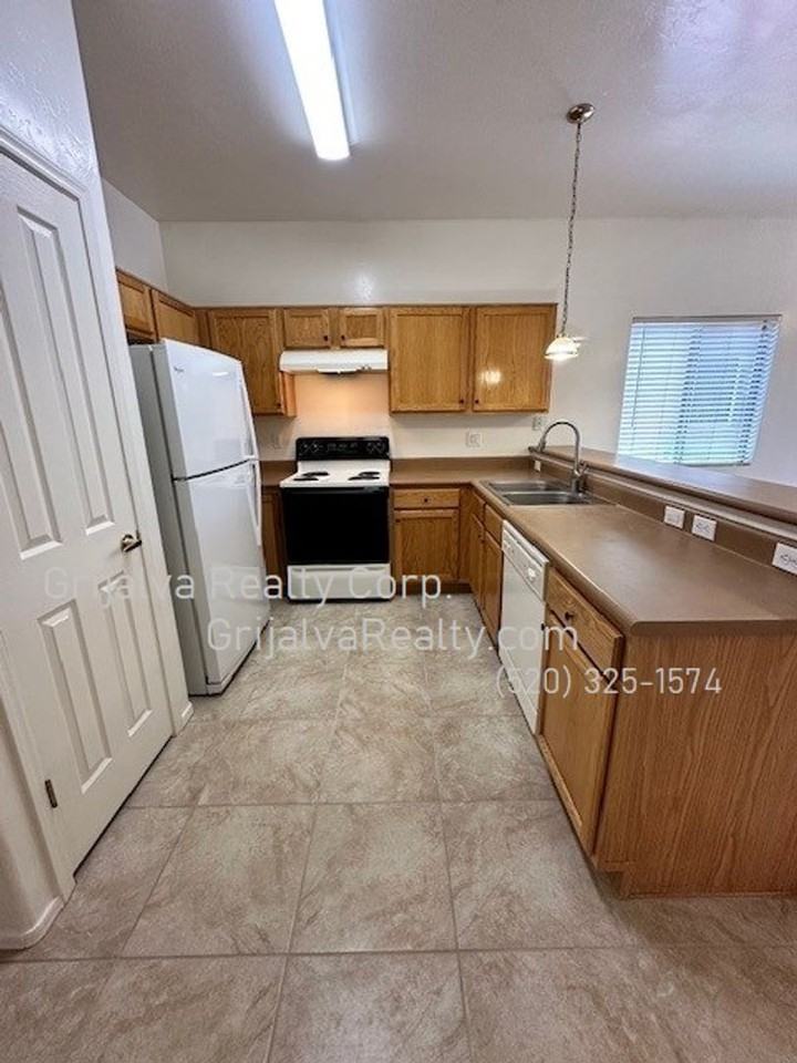 8315 N Rocky View Ln - Photo 3 of 13