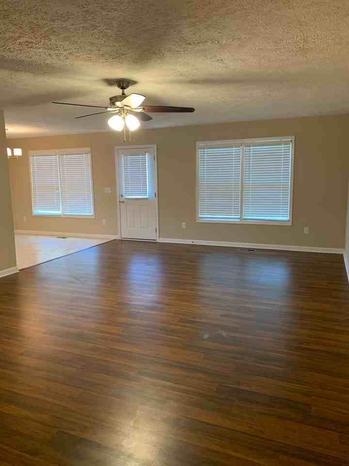 133 Amelia Dr - Photo 3 of 16