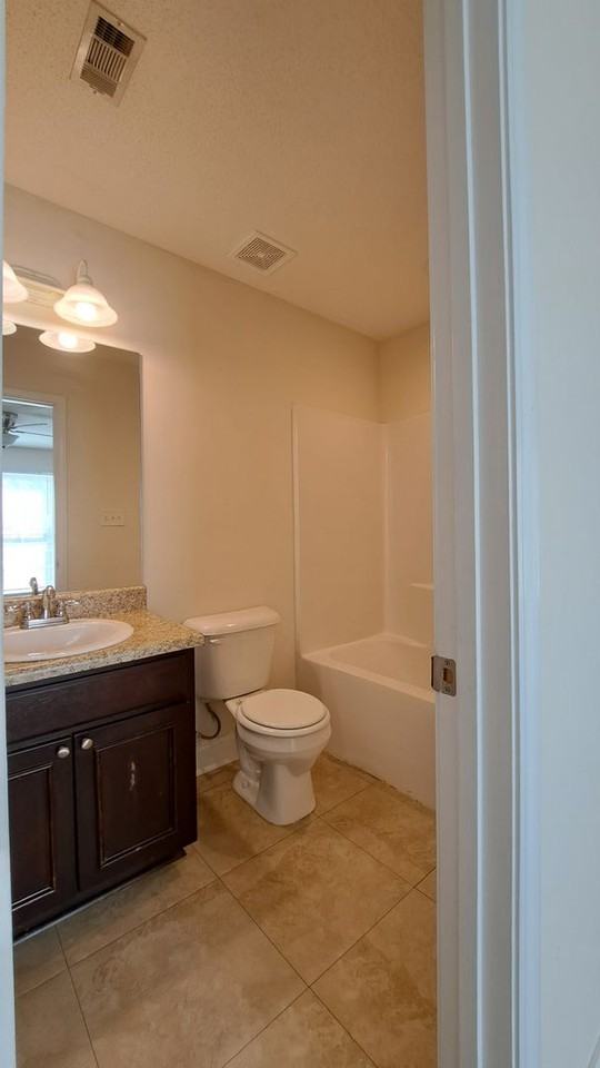 1240 Askew Dr Ne - Photo 2 of 13