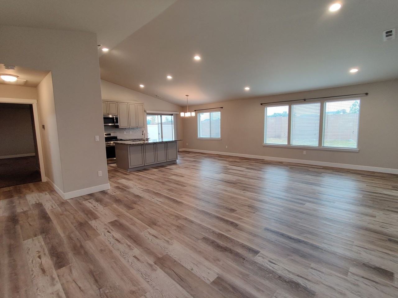 8209 Coldwater Dr - Photo 3 of 15