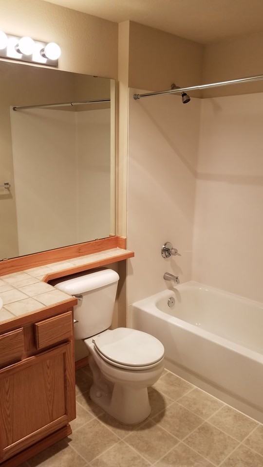 Camlyn Condos - Photo 3 of 13