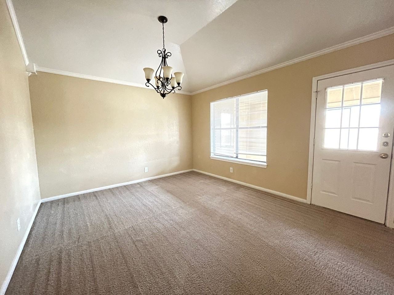 4904 James Loop - Photo 6 of 21