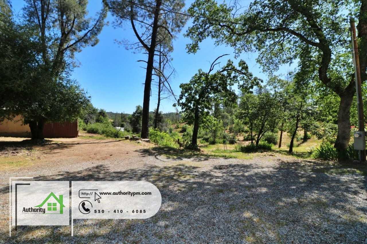 15095 Rock Creek Rd - Photo 3 of 39