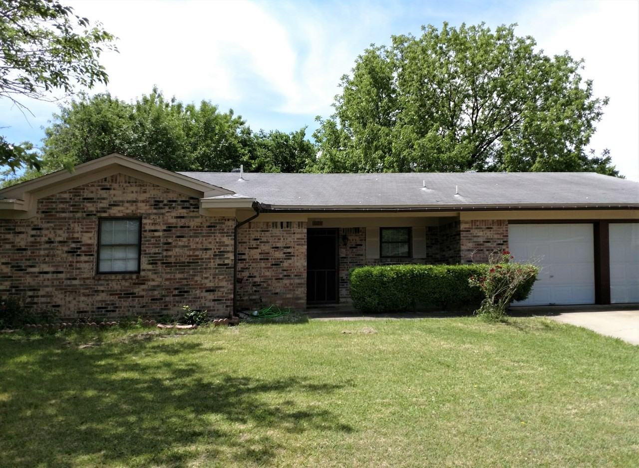 1104 Cummings Ave - Photo 2 of 18