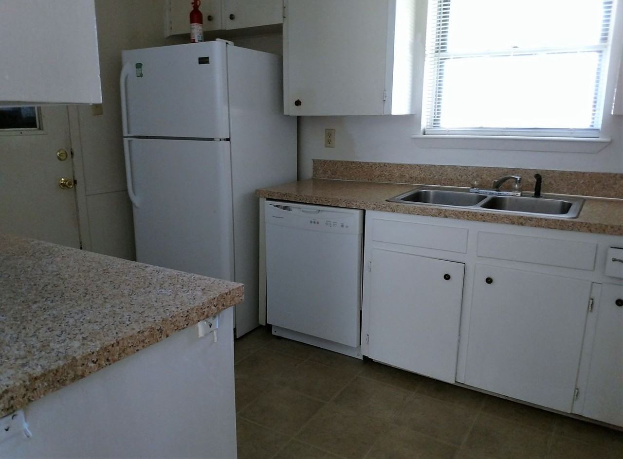 1104 Cummings Ave - Photo 6 of 18