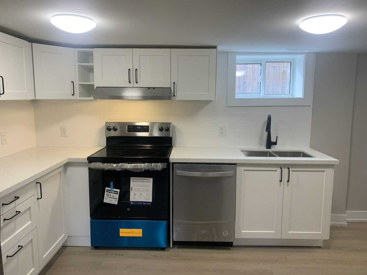 247 Brucedale Ave E - Photo 3 of 18