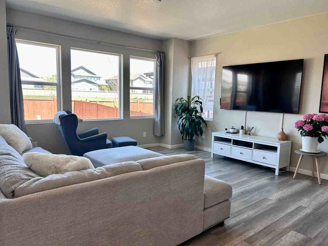 551 W 175th Pl - Photo 3 of 22