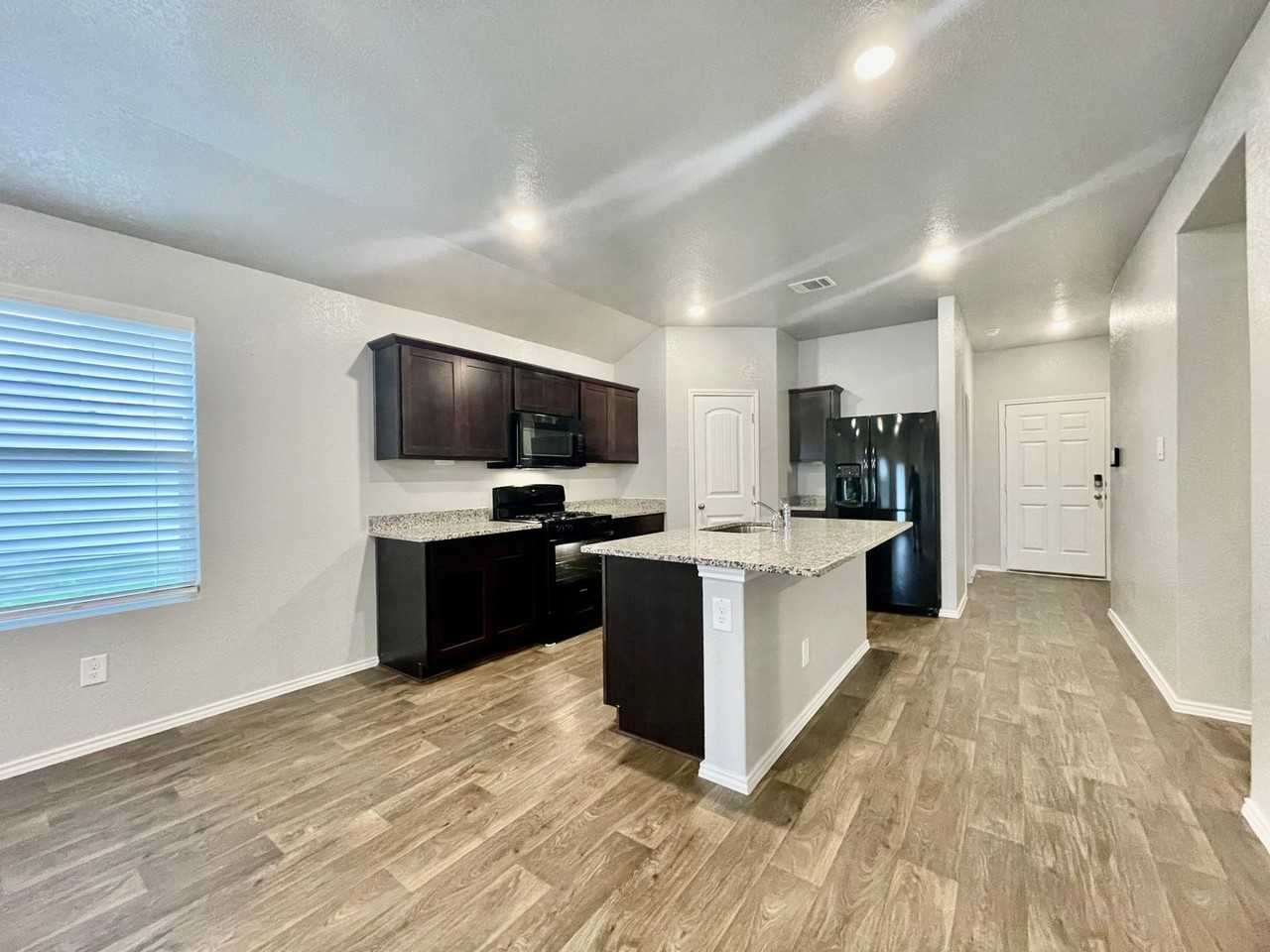 113 Half Moon Ct - Photo 2 of 18