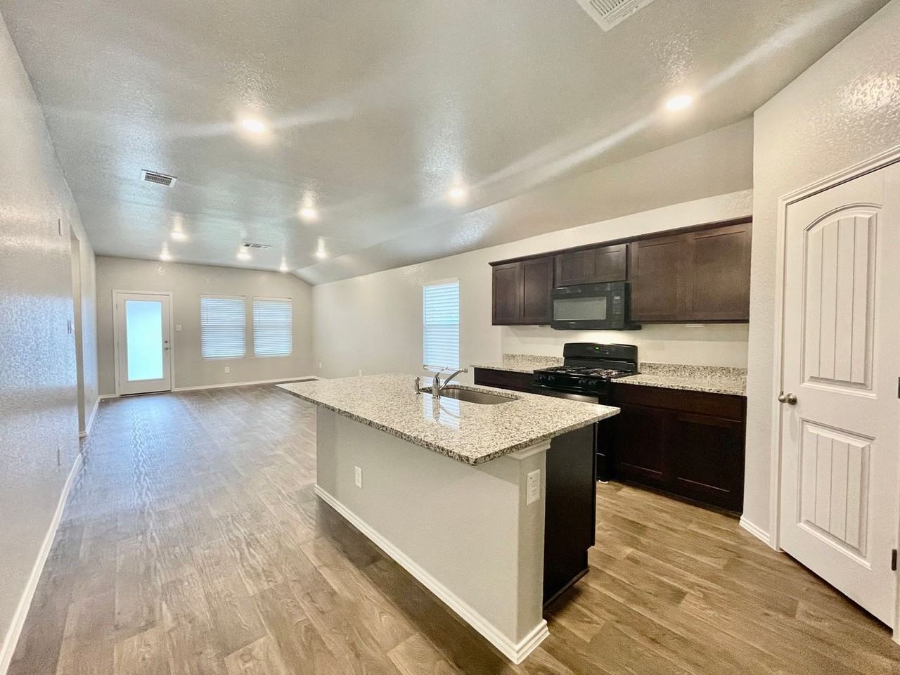 113 Half Moon Ct - Photo 3 of 18