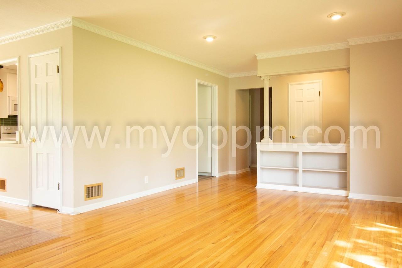 216 S 86th St - Photo 7 of 33