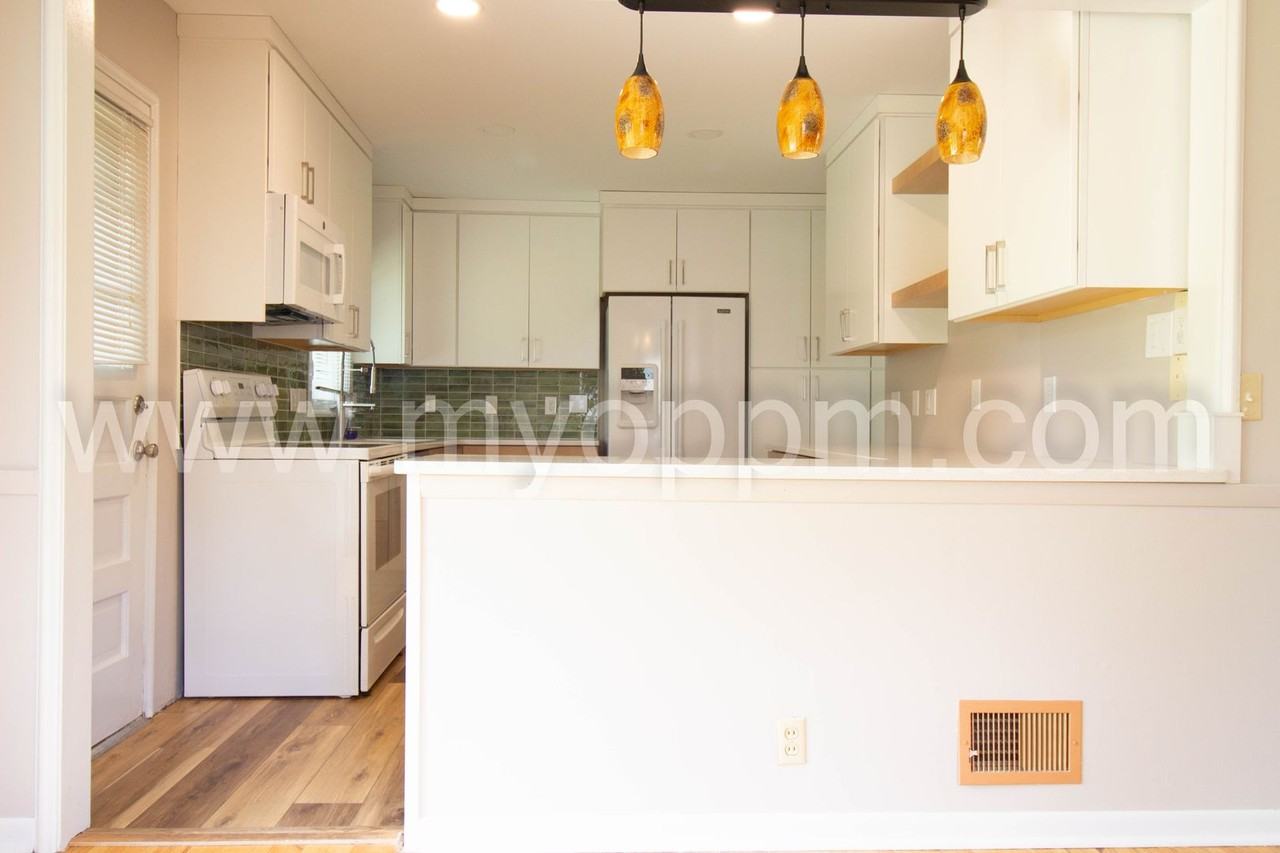 216 S 86th St - Photo 3 of 33