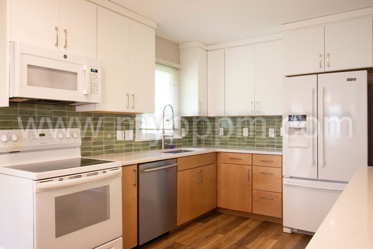 216 S 86th St - Photo 2 of 33