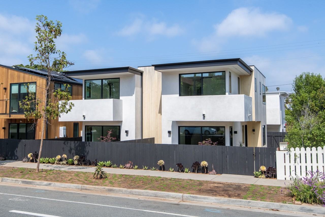 Luxury Living in the Heart of Downtown Encinitas - Photo 3 of 34