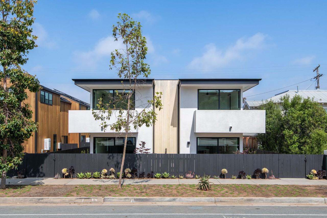 Luxury Living in the Heart of Downtown Encinitas - Photo 4 of 34