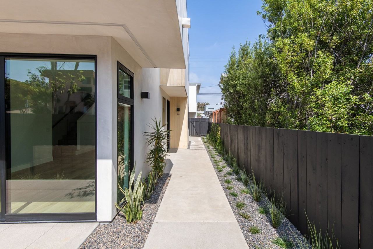 Luxury Living in the Heart of Downtown Encinitas - Photo 6 of 34