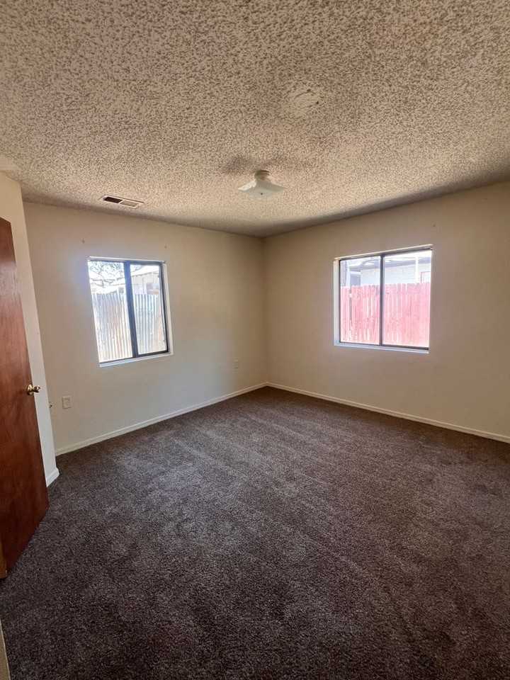 424 E 4th St Apt A - Photo 4 of 14