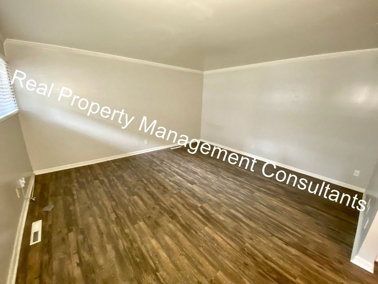 4207 Clark Ave - Photo 3 of 15