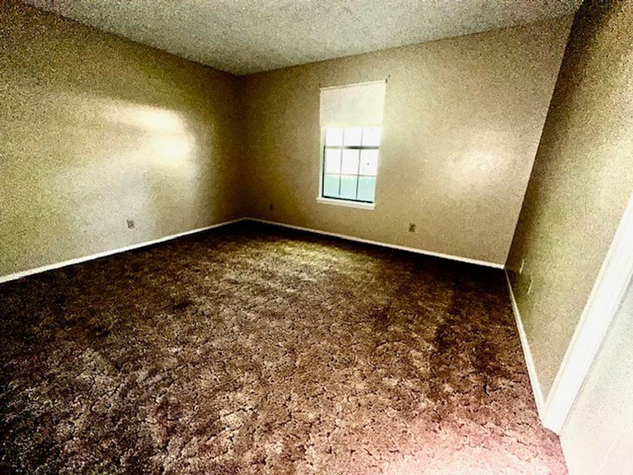 106 S Monroe St - Photo 3 of 17