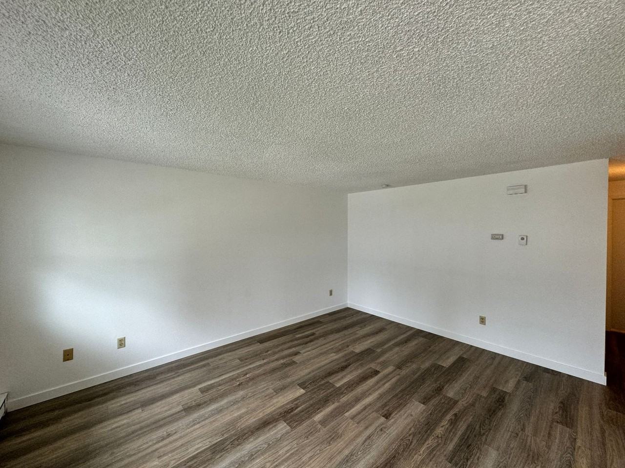 512 N Walker St #1 - Photo 3 of 15