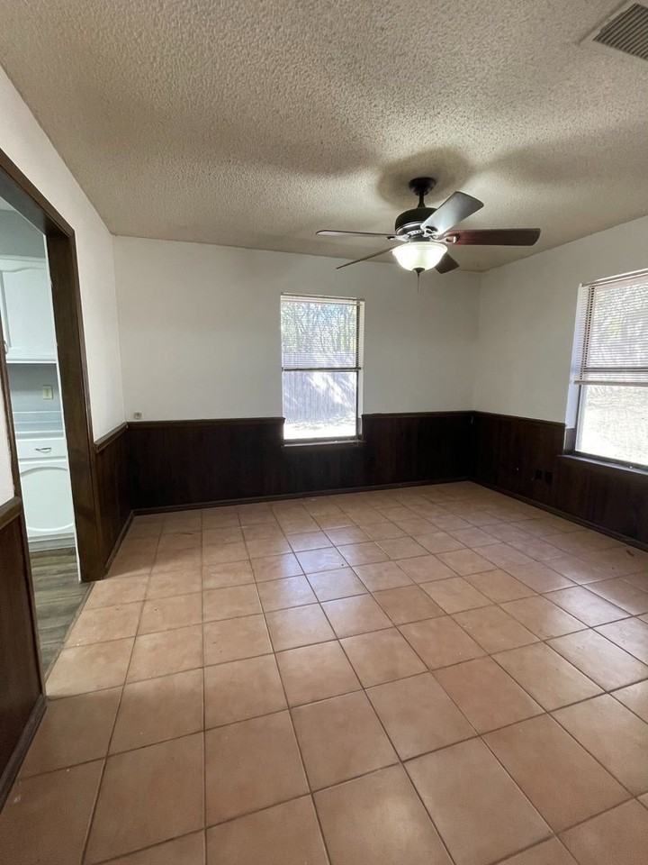 1206 Hilltop Rd - Photo 3 of 10