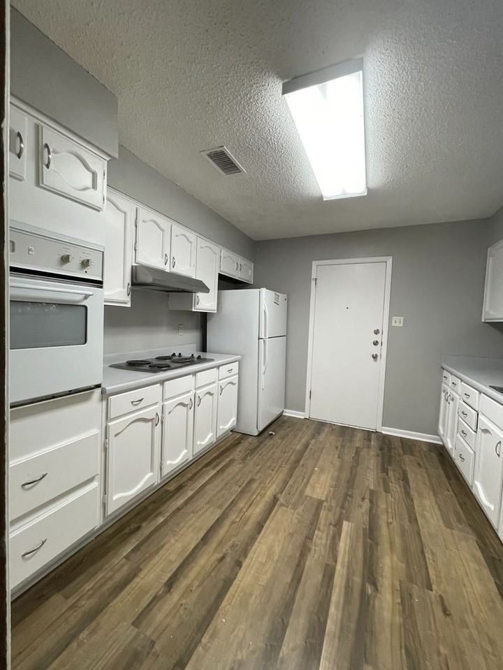 1206 Hilltop Rd - Photo 5 of 10
