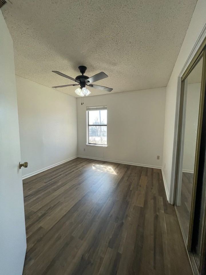 1206 Hilltop Rd - Photo 7 of 10