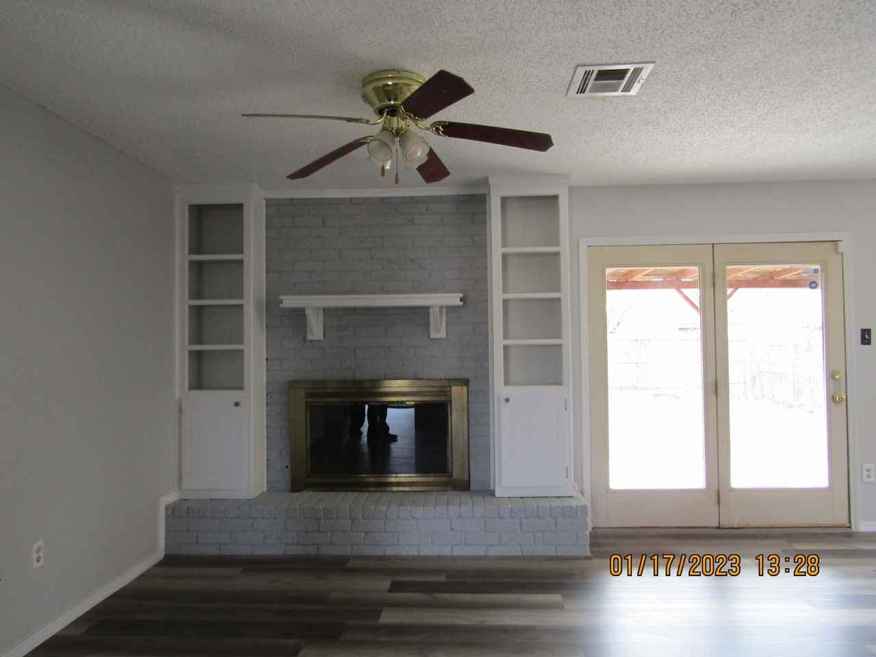 7008 Nw Kingsbury Ave - Photo 2 of 30