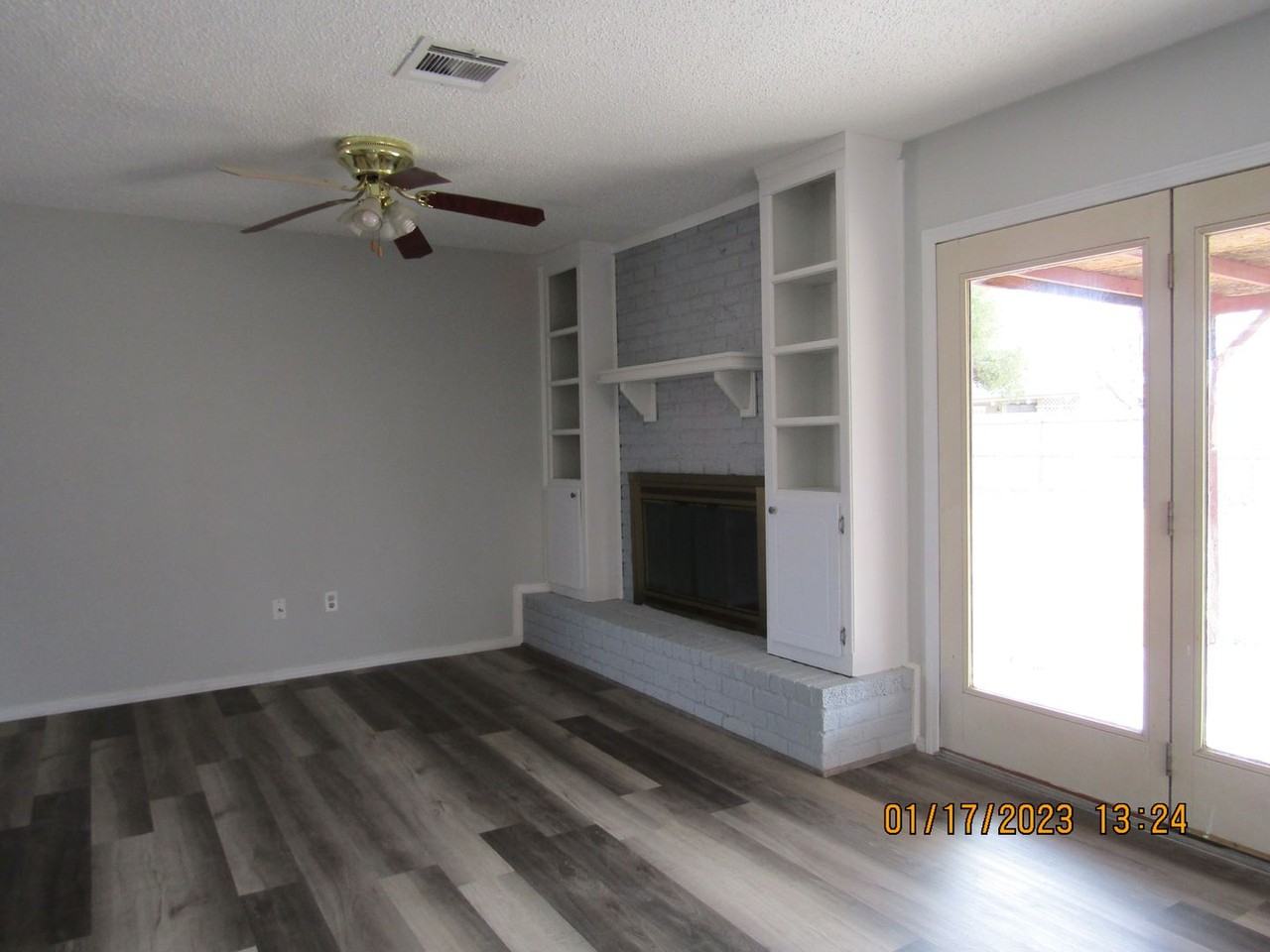 7008 Nw Kingsbury Ave - Photo 4 of 30