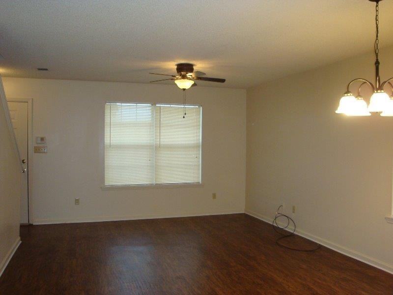 343 Brookfield Rd - Photo 4 of 17