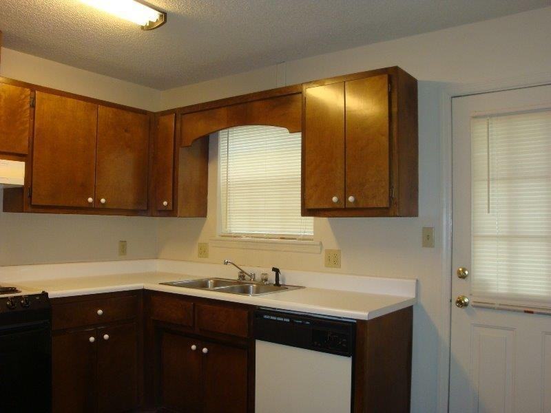 343 Brookfield Rd - Photo 7 of 17